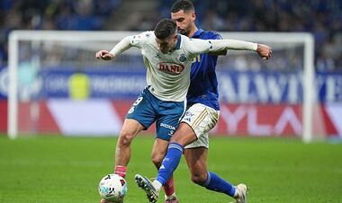 Овьедо дома уступил Эспаньолу. Игроки команд устроили акцию протеста