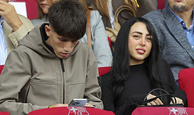 ФОТО. Дівчина Ламіна Ямаля сиділа з іншим на матчі Барселони