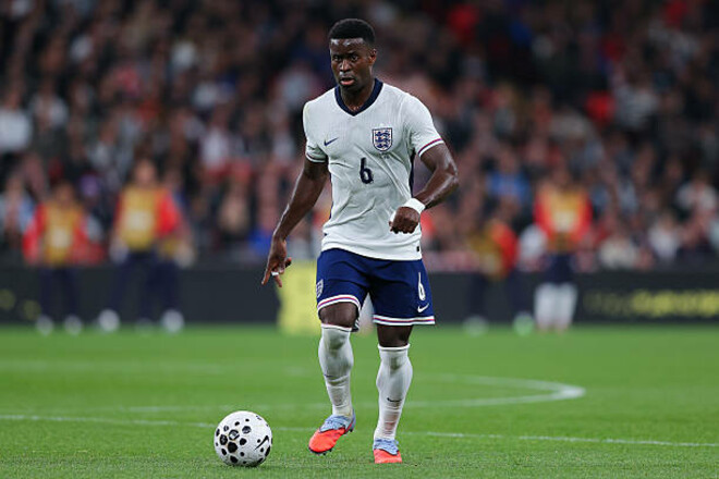 Защитник сборной Англии станет свободным агентом. Кто выиграет борьбу