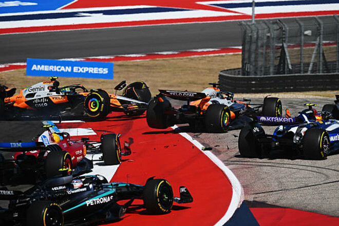 ВИДЕО. Авария и двойной сход Макларен на старте спринта в США