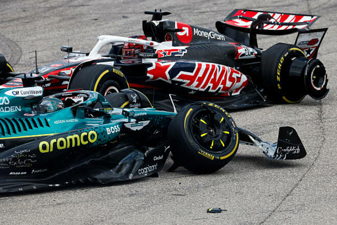 ВИДЕО. Вынес соперника. Авария Астон Мартин и Хаас в спринте США