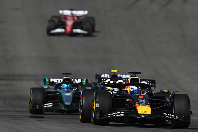 Ферстаппен выиграл спринт в США, большая авария Норриса и Пиастри