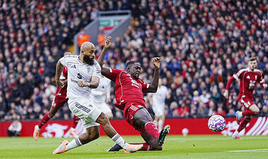 ВИДЕО. Быстрый гол для МЮ. Мбемо открыл счет в матче с Ливерпулем