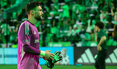 ВИДЕО. Упустил мяч: известный голкипер пропустил курьезный гол