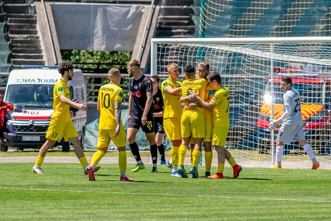 Разгром в Запорожье. Металлург в домашнем матче проиграл Прикарпатью