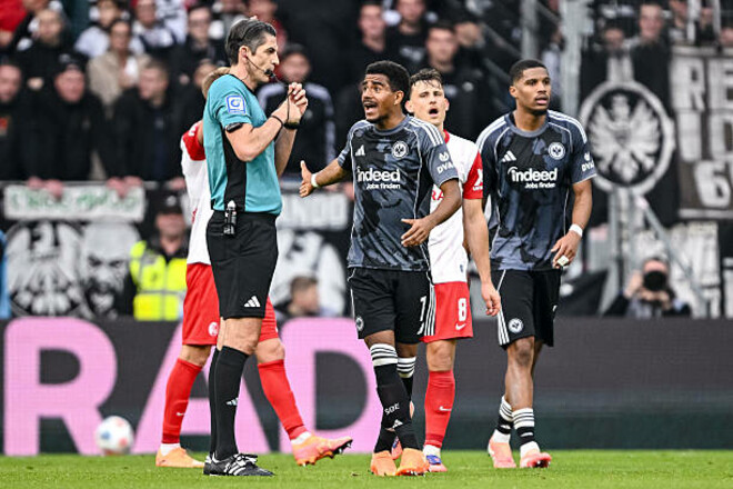 Бундеслига. Перестрелка Фрайбурга и Айнтрахта, разгром Санкт-Паули