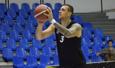 Форвард збірної України дебютував за Динамо Бухарест