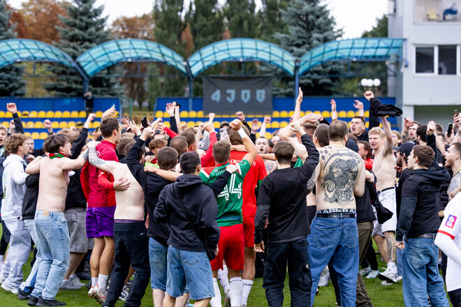 «Без гальм – без компромісів». Банер фанатів Локомотива на матчі Кубка