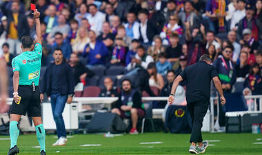 Непристойный жест. Коуч Барселоны пропустит суперматч с Реалом