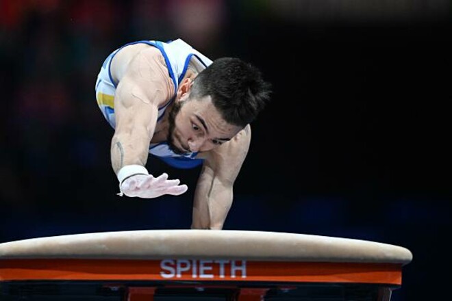 Старт ЧМ по спортивной гимнастике. Чепурный пока в тройке на опорном прыжке