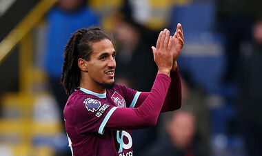 Экс-игрок МЮ попал в скандал. Он плюнул в человека во время игры АПЛ