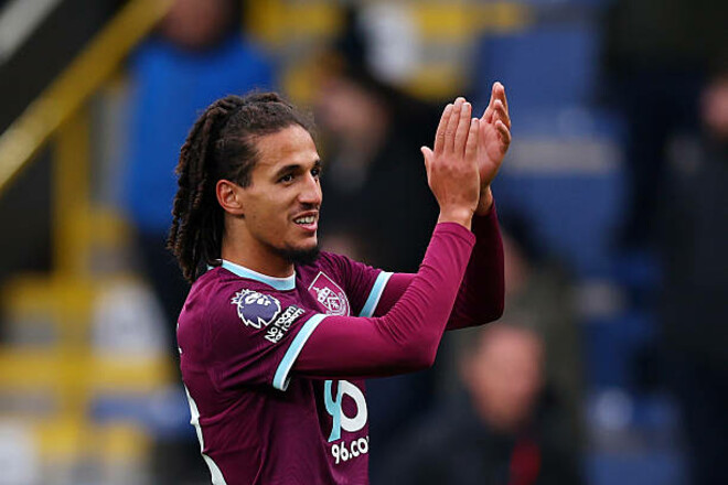 Экс-игрок МЮ попал в скандал. Он плюнул в человека во время игры АПЛ