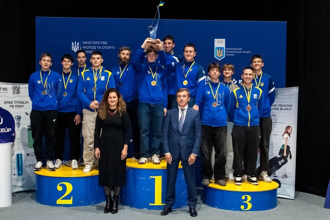 Кубок України з фехтування завершився змаганнями у командній шаблі