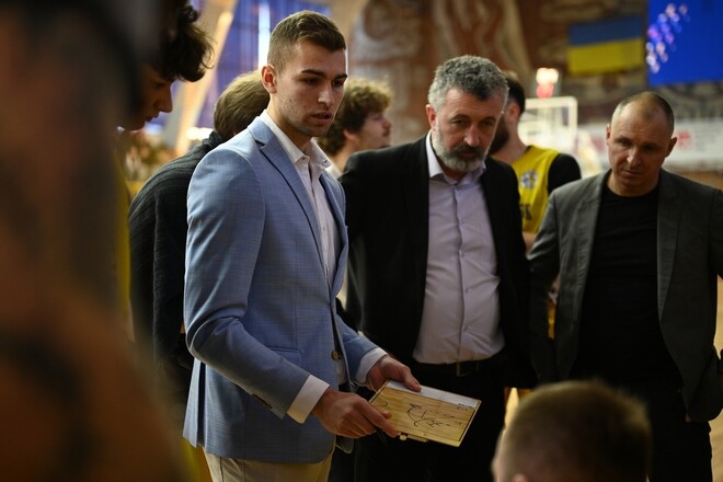 Украинский тренер после увольнения хочет возобновить карьеру игрока