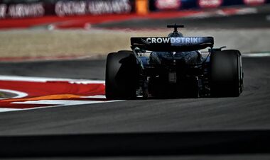 Пілот Мерседес пояснив, чому у Формулі-1 мало обгонів