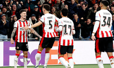 ПСВ забил шесть голов в ворота Наполи, который доигрывал матч в меньшинстве