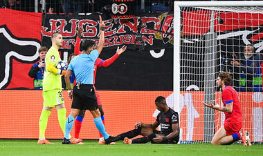 Забарный впервые удален в составе ПСЖ. Все красные карточки Ильи в карьере