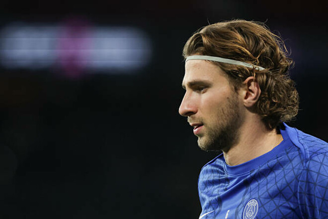Где Забарный? Байер и ПСЖ определились с составами на матч Лиги чемпионов
