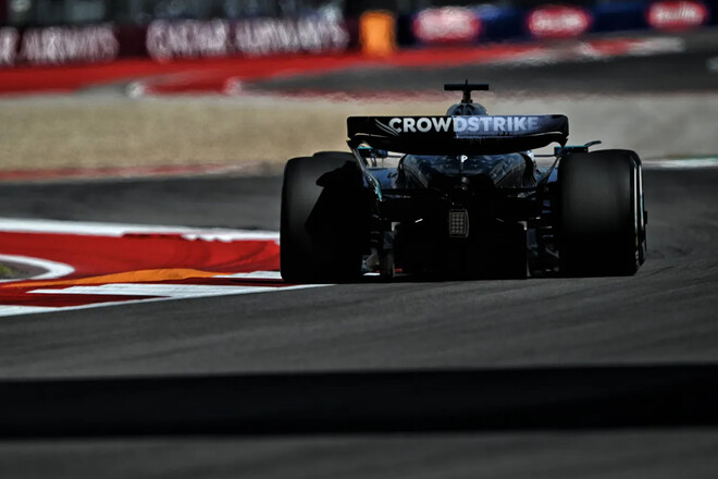 Пилот Мерседес объяснил, почему в Формуле-1 мало обгонов