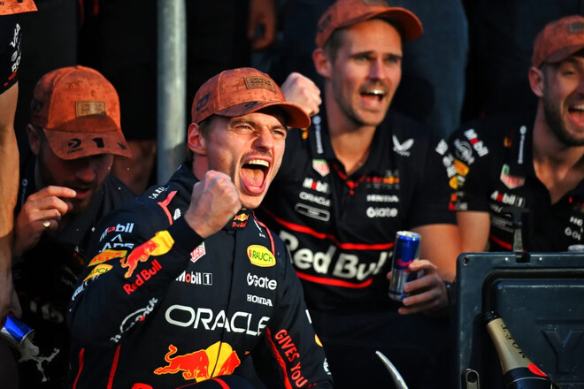 Мерседес в процентах назвал шансы Ферстаппена завоевать 5-й титул Ф1