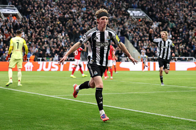 ВИДЕО. Кто виноват? Энтони Гордон забил за Ньюкасл в ворота Трубина