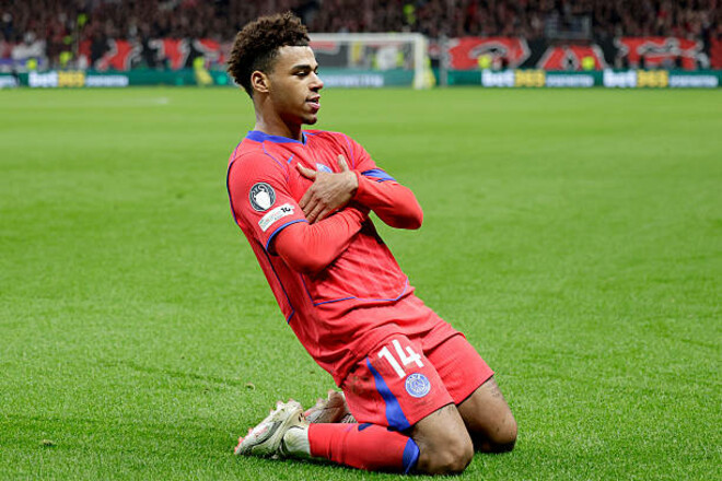 ВІДЕО. ПСЖ забив три голи Баєру за сім хвилин після вилучення Забарного