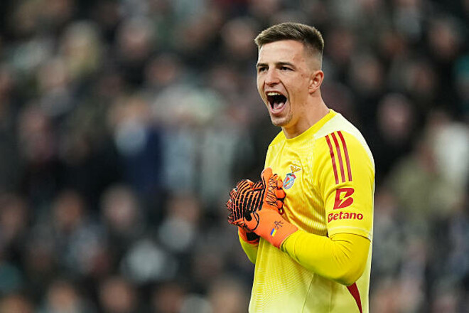 Сороки приземлили орлів. Ньюкасл розгромив Бенфіку, Трубін пропустив 3 голи