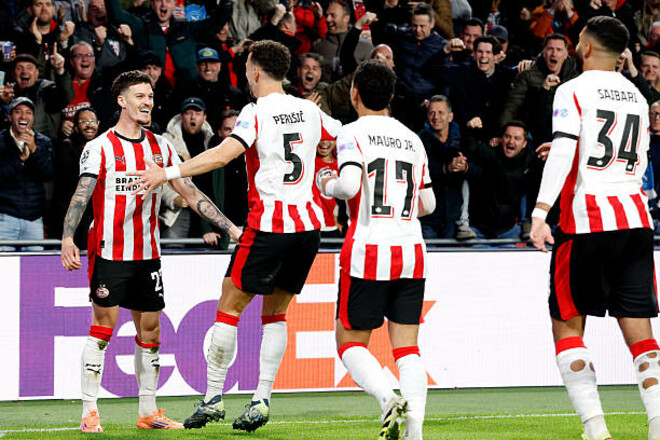 ПСВ забив шість голів у ворота Наполі, який догравав матч в меншості