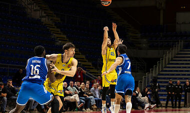 Победный бросок за 4 секунды до сирены. Маккаби сенсационно обыграл Реал