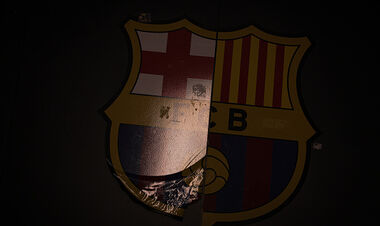 Остаться на плаву. Барселона должна сотни миллионов за трансферные платежи