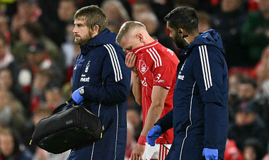 ФОТО. Зінченко отримав травму в матчі Ноттінгем – Порту і залишив поле