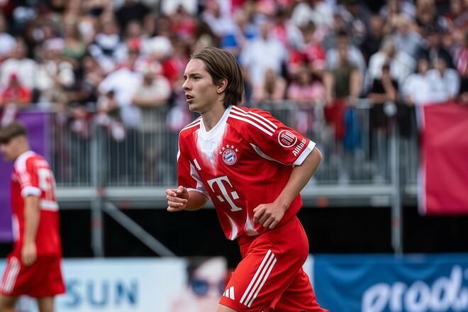 Український півзахисник Баварії отримав травму і залишив поле на 51 хвилині