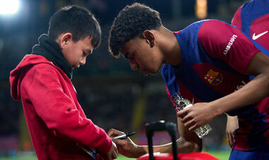 Автограф зірки. Чому Ламін Ямаль відмовиться підписувати речі фанатам