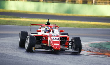 Украинец завершил последнюю квалификацию сезона Формулы-4 Европы