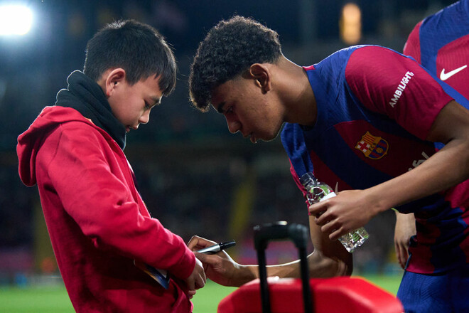 Автограф звезды. Почему Ламин Ямаль откажется подписывать вещи фанатам