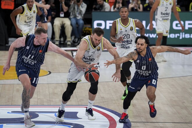 Фенербахче виграв дербі, Віртус, Олімпіакос і Париж розгромили суперників