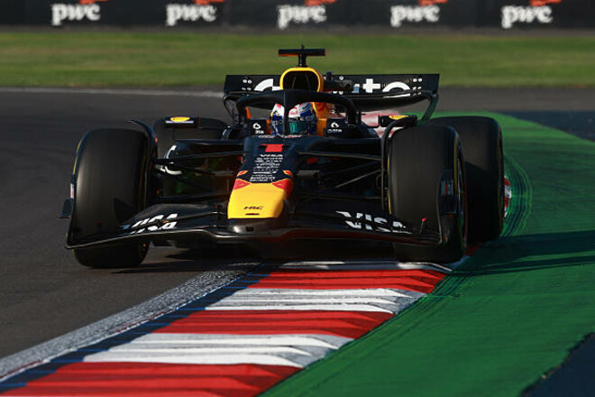 Старт гран-при Ф-1 в Мексике: Ферстаппен впереди Норриса, проблемы Пиастри