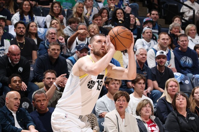 Михайлюк не врятував Юту від поразки, Шульга не грає та інші результати НБА