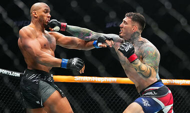 Боль чемпиона. Титульный бой UFC Аспинолл – Ган остановили в первом раунде