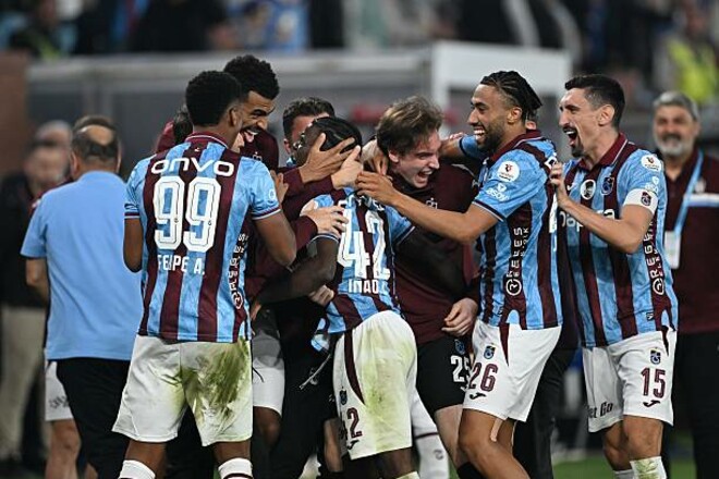 Українське дербі в Туреччині. Трабзонспор спокійно переграв Еюпспор