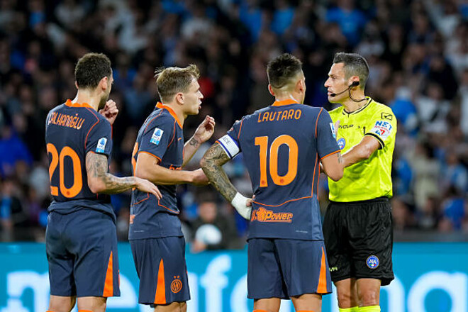 ВИДЕО. Тренер против игрока: Наполи и Интер устроили схватку во время матча