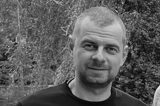 Схилимо голови. Хокеїста з Черкас поховали у день народження