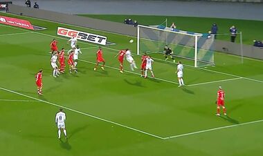 ВІДЕО Виграв повітря. Денис Попов відкрив рахунок для Динамо проти Кривбасу