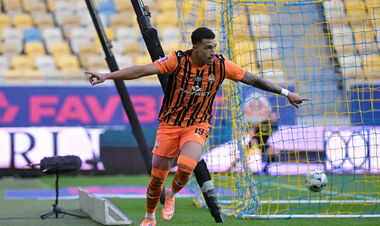 UPL table after the 10th round. Shakhtar is one point ahead of Dynamo