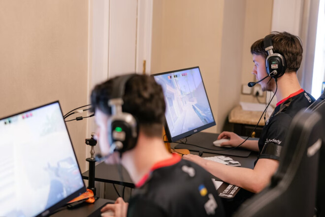 B8 – Astralis. PGL Bucharest. Груповий етап. Дивитись онлайн. LIVE