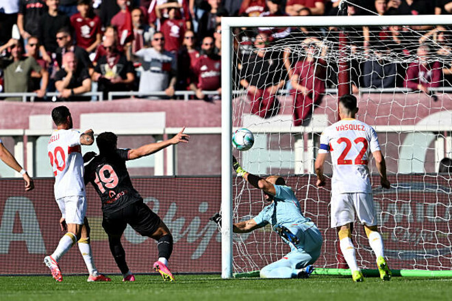 Малиновский не спас. Дженоа уступила Торино на последних минутах