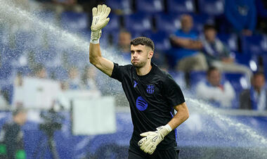 ВІДЕО. Дикий фейл. Воротар Барселони привіз гол у власні ворота