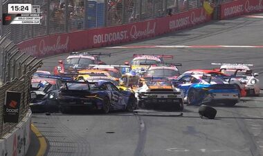 ВИДЕО. Масштабная авария и завал в чемпионате Порше. Сошло более 10 машин
