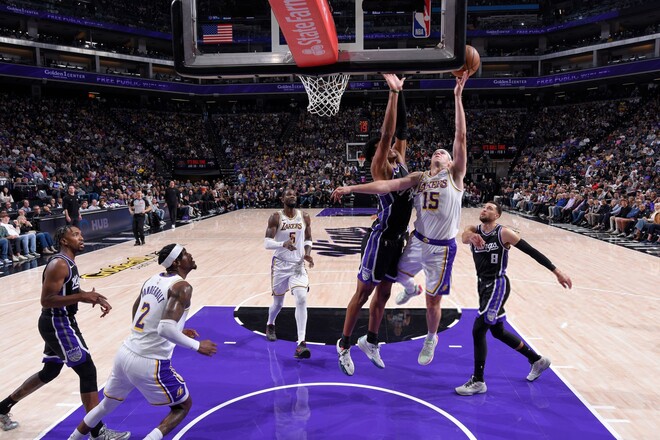 Лейкерс победил без Дончича, Бостон и Индиана стартовали с трех поражений