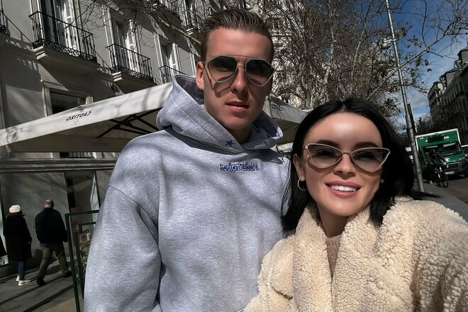 Дружина Луніна відреагувала на його червону карту у матчі з Барселоною